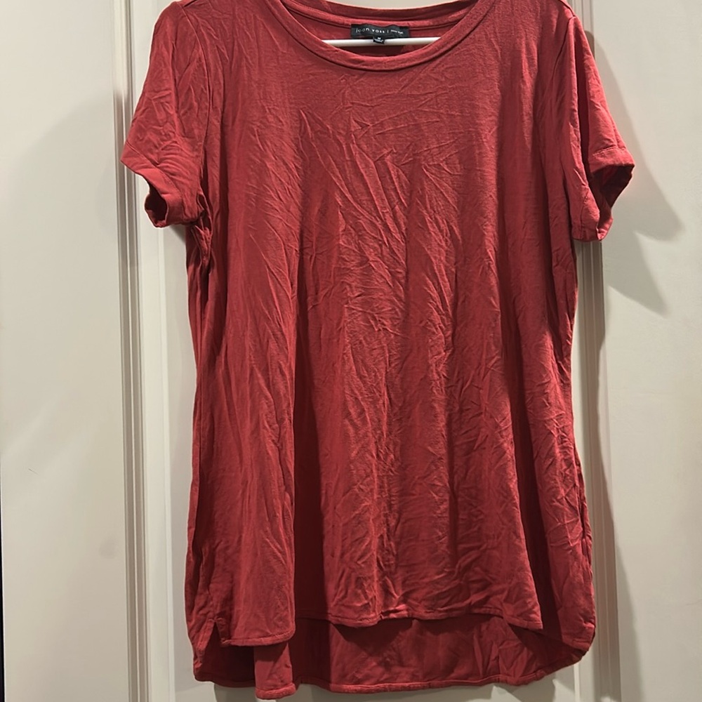 Joan Vass New York women’s round neck short sleeves hi/lo top T-shirt size M red